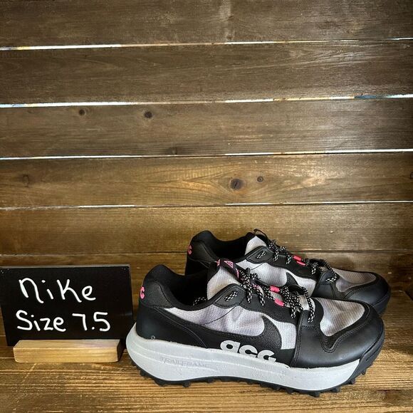 New NWOB Mens Nike ACG Lowcate SE Athletic Trail Running Shoes Sneakers Size 7.5